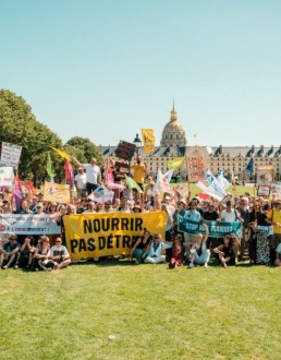Credits: Basile Barjon, Group of activists with banners in France